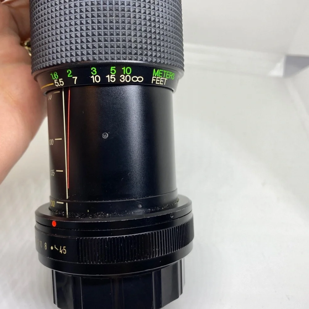 Vivitar 70-210mm f/1:4.5 MC Macro Focusing Zoom Lens 52mm w/covers for Pentax K
